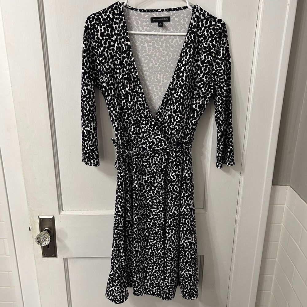 Banana Republic Black and White Patterned Long Sleeve Wrap Dress